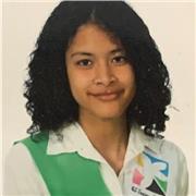 Chica responsable con gusto por la enseñanza a los pequeños de la casa con mucha paciencia y dedicación